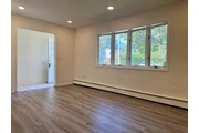 $800 : Beautiful Home...Mastic, NY thumbnail
