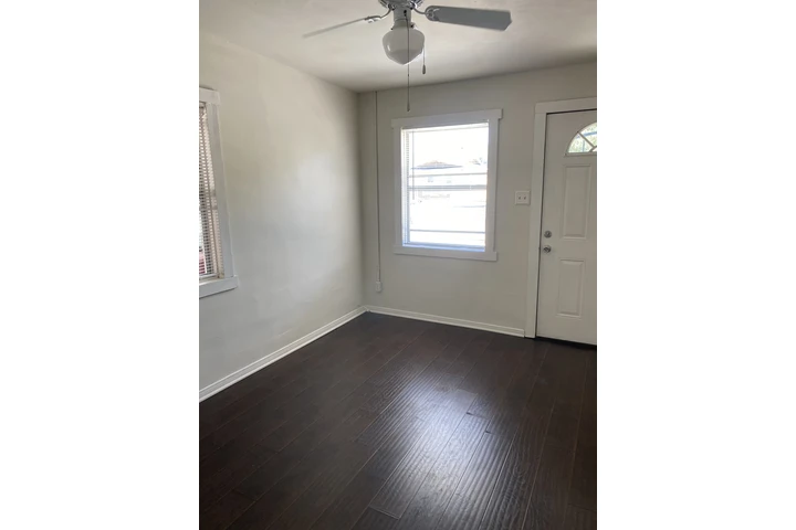$1600 : Duplex in Bell Gardens image 2