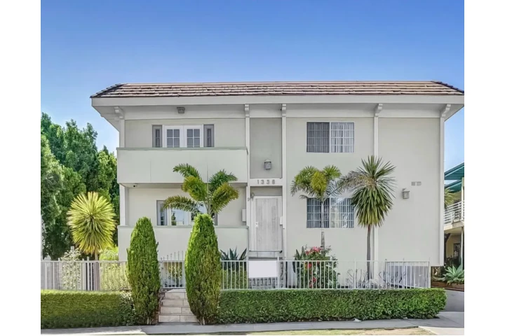 $1950 : 2 Bedroom Apt in Koreatown, LA image 1