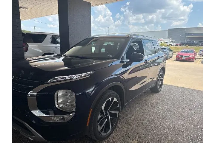 $26285 : Mitsubishi Outlander 2023 SE image 2