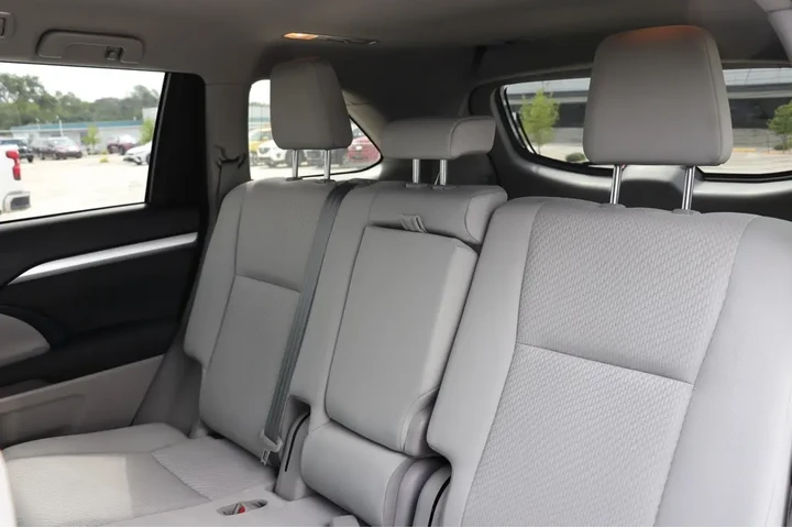 2018 Highlander image 3