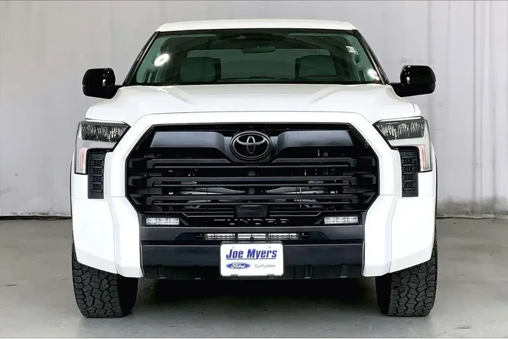 $39892 : Toyota Tundra 2023 4x4 SR5 4 image 2