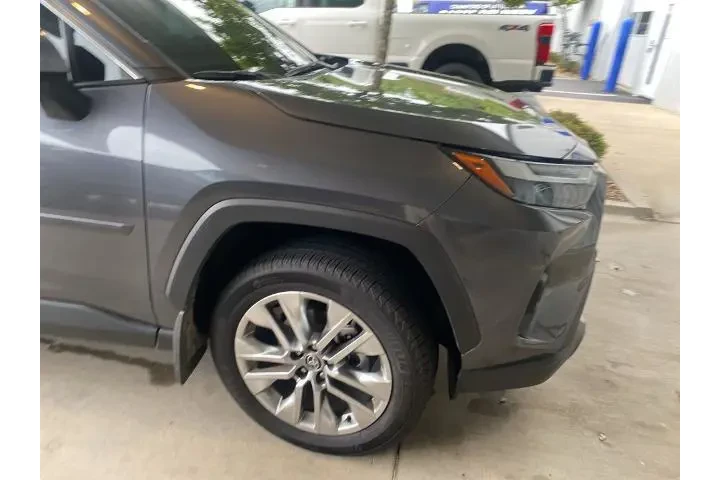 $37942 : Toyota RAV4 2025 XLE Premium image 4