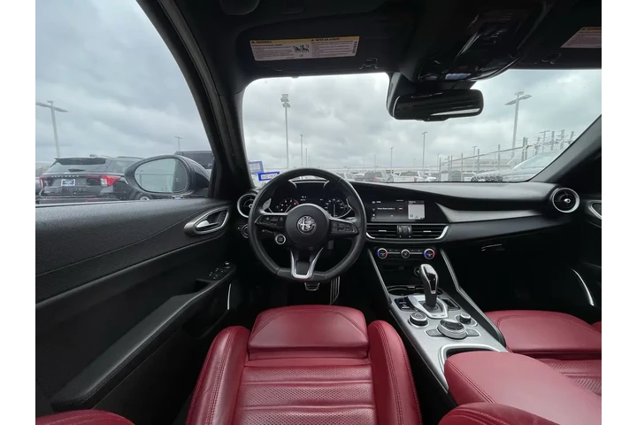 $27259 : Alfa Romeo Giulia 2023 Ti 4d image 5
