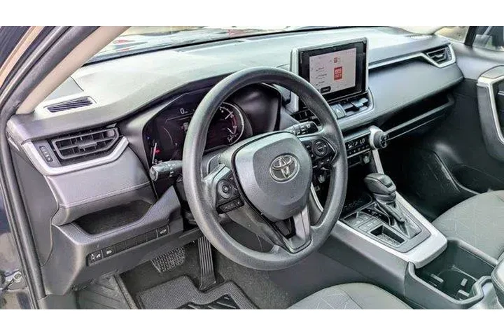 $25995 : Toyota RAV4 2023 XLE 4dr SUV image 10