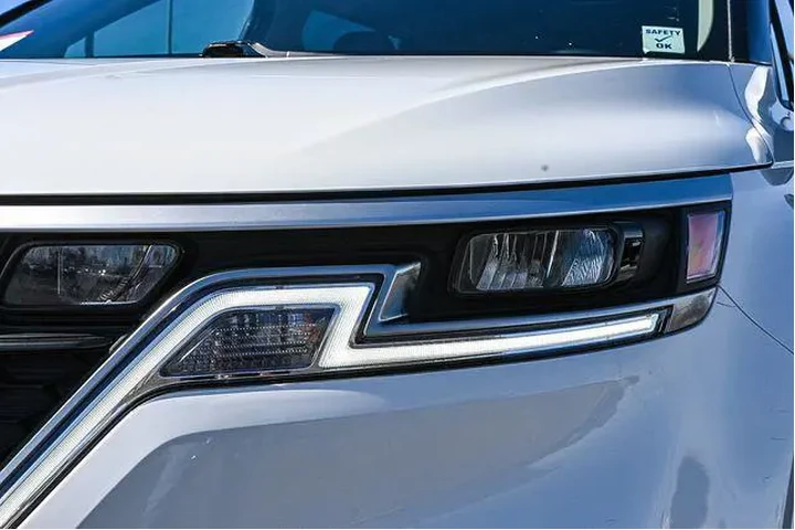 $34988 : Kia Carnival 2023 EX 4dr Min image 4