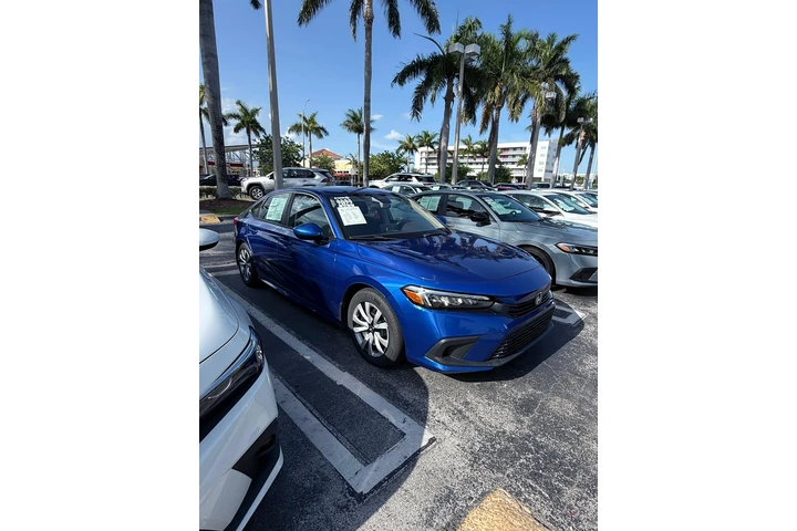 $2500 : Se venden varios carros honda image 1