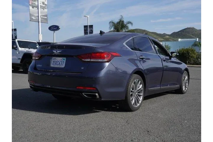 $15925 : Hyundai Genesis 2015 3.8L 4d image 3