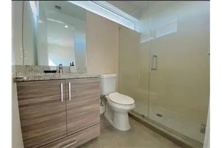 $6000 : Rental property with 3 bedro image 7