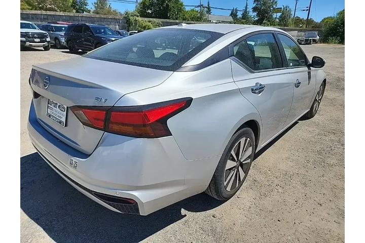 $17200 : Nissan Altima 2022 2.5 SV 4d image 6