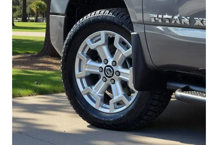 $31700 : Nissan Titan XD 2022 4x4 SV image 8