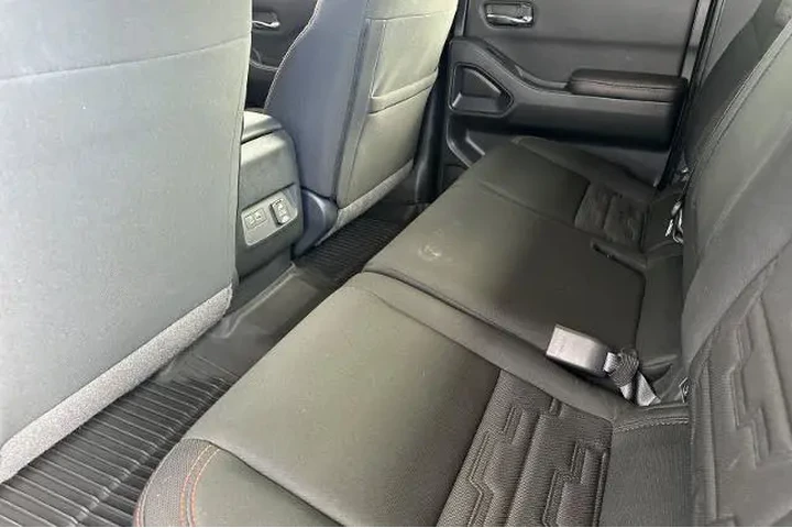 $34907 : Nissan Frontier 2023 4x4 PRO image 6