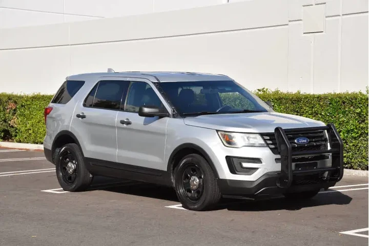 $13750 : 2017 Explorer Police Intercep image 1