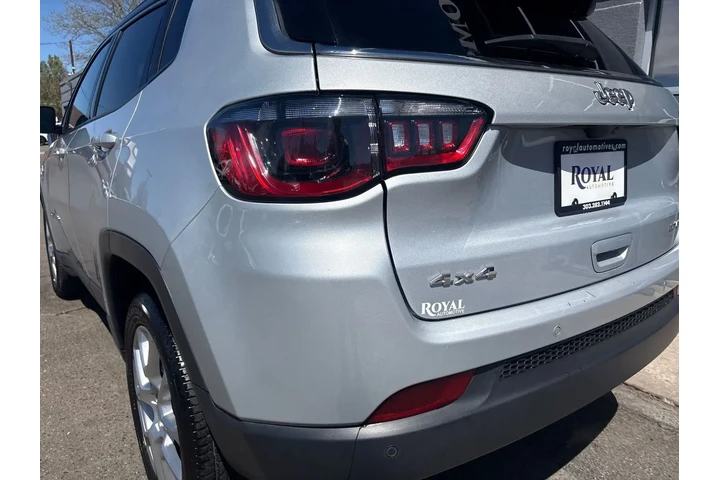 $24995 : 2025 Compass Limited 4x4 image 8