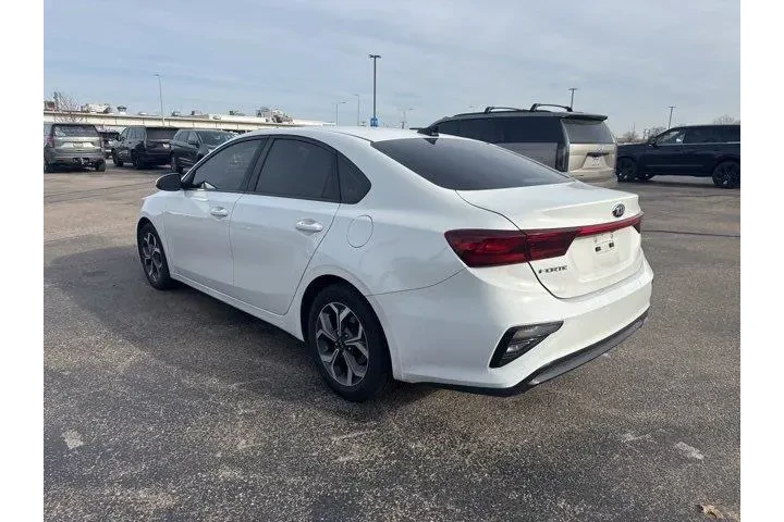 $13982 : Kia Forte 2019 LXS 4dr Sedan image 5