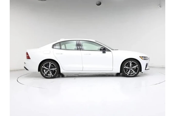 $27998 : Volvo S60 2024 B5 Core Dark image 7