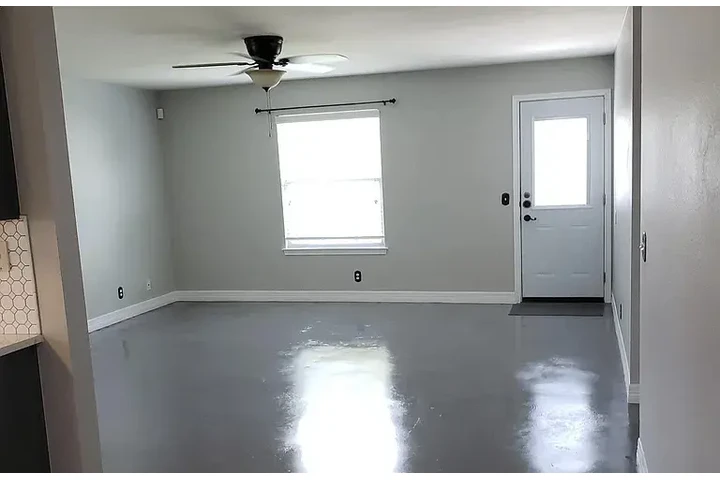 $1350 : SINGLE FAMILY HOME FOR RENT image 5