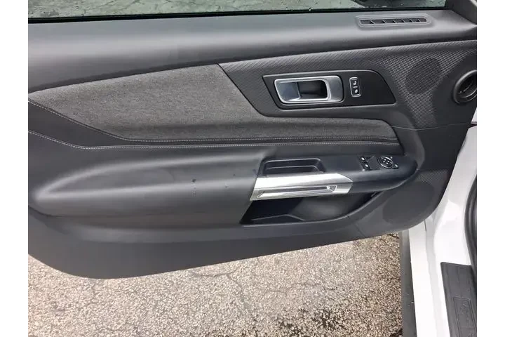 $29990 : Ford Mustang 2025 EcoBoost 2 image 9