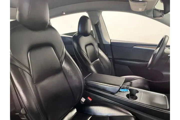 $31584 : Tesla Model Y 2022 AWD Long image 10