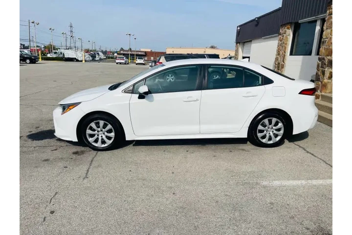 $16999 : 2022 Corolla LE image 4