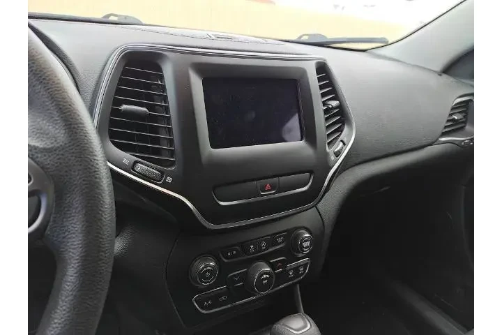 $16730 : Jeep Cherokee 2019 4x4 Uplan image 10