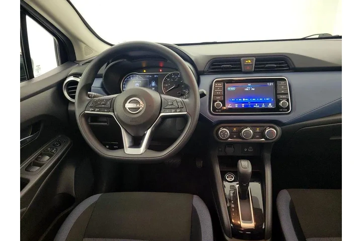 $18998 : Nissan Versa 2025 SV 4dr Sed image 10