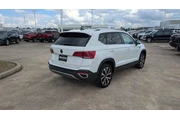$21295 : Volkswagen Taos 2024 SE 4dr thumbnail
