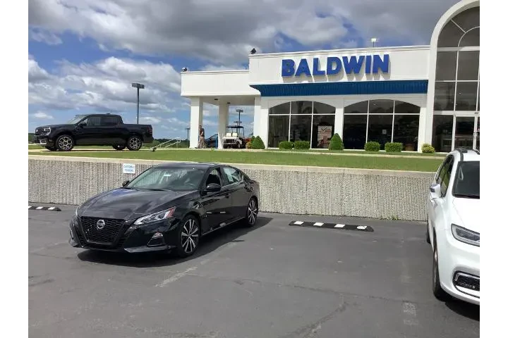 $27950 : Nissan Altima 2021 2.5 SR 4d image 3