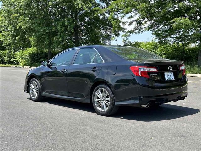 2014 Camry SE image 6