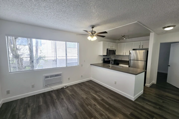 $1995 : 1 bed Apt - Parking Available image 1