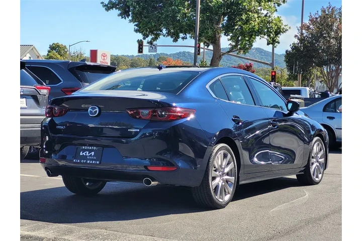 $21899 : 2019 3 Premium image 5
