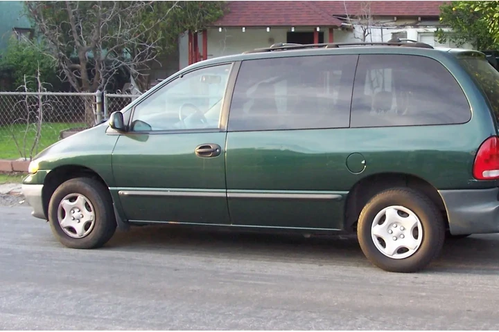 $1495 : OBO MINI VAN DODGE 2000 image 1