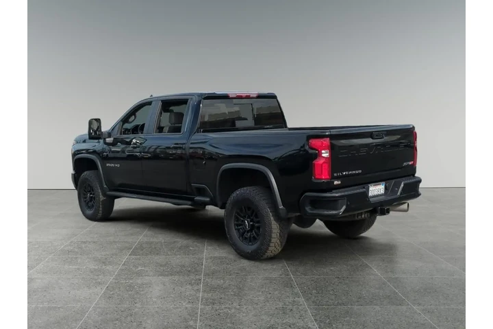 Chevrolet Silverado 2500HD 2 image 3