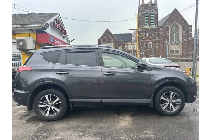 $22995 : 2018 RAV4 XLE image 9