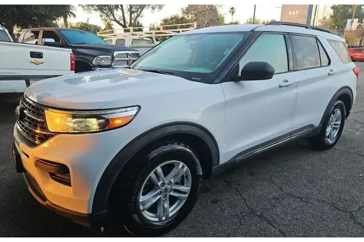 $19800 : Ford Explorer 2020 XLT 4dr S image 1