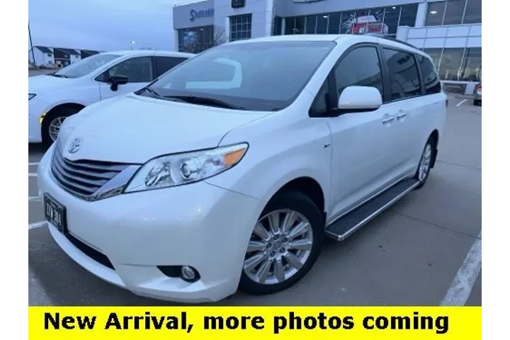 $31504 : Toyota Sienna 2017 AWD XLE 7 image 1