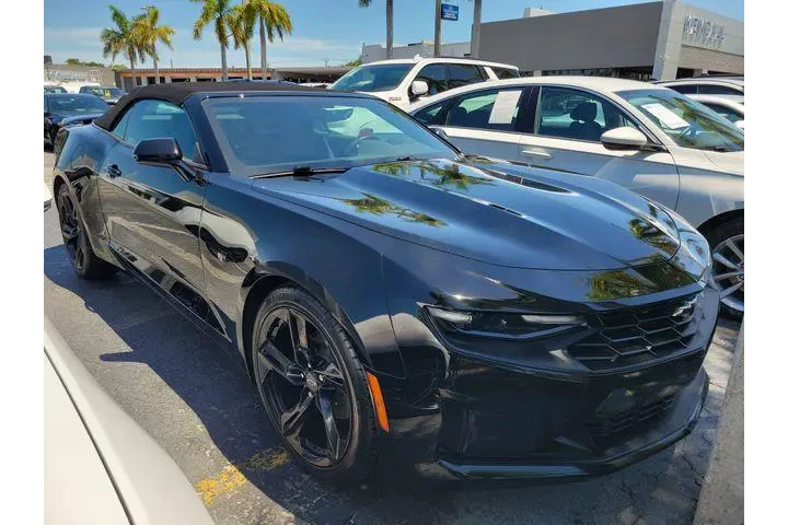 $28990 : Chevrolet Camaro 2023 LT 2dr image 2