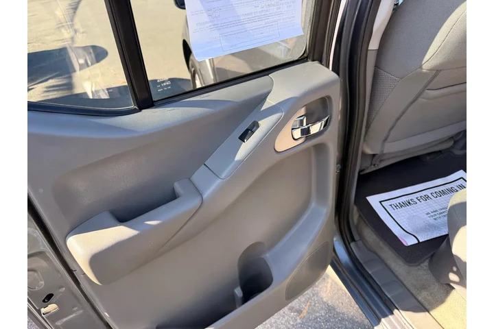 $18900 : Nissan Frontier 2018 4x4 S 4 image 8