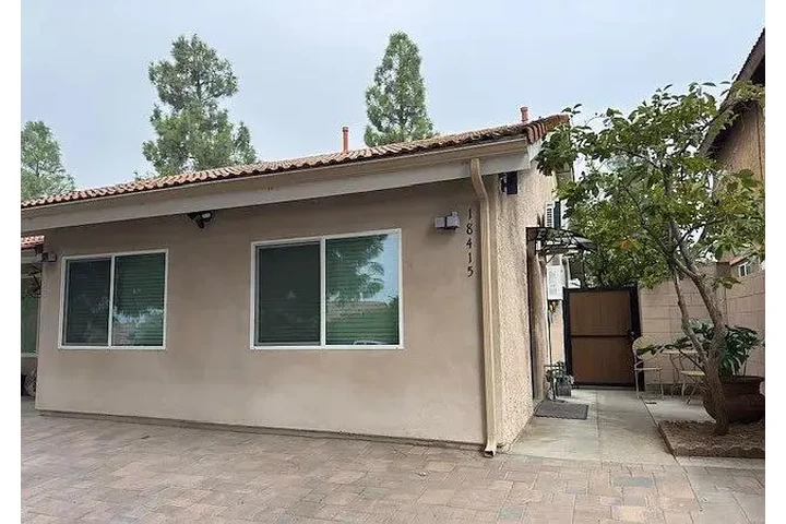 $800 : estudio recién reformado image 1