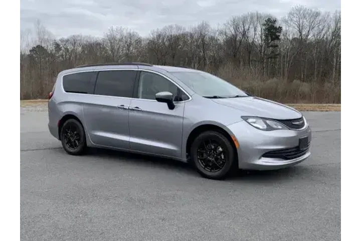 $20900 : 2020 VOYAGER LXI image 1