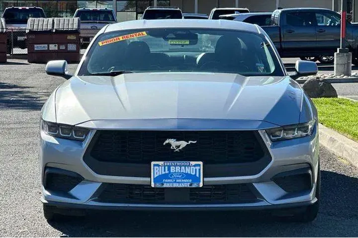 $24360 : Ford Mustang 2024 EcoBoost 2 image 5
