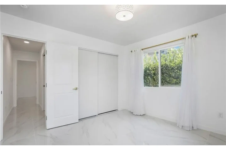 $2490 : 3 Bedroom Home Available in LA image 8
