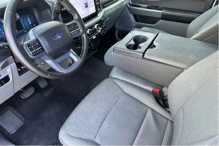$39005 : Ford F-150 2025 4x2 XLT 4dr image 10