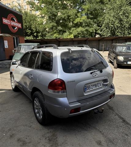 $2000 : Hyundai Santa Fe for sale image 2