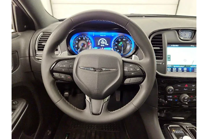 $27998 : Chrysler 300 2023 S V6 4dr S image 9