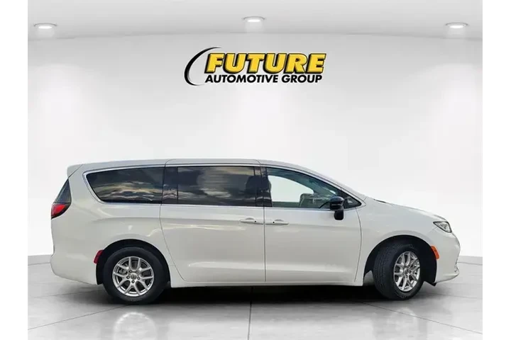 $28988 : Chrysler Pacifica 2024 Touri image 3