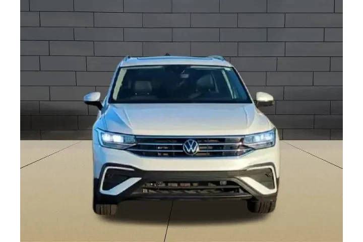 $19988 : Volkswagen Tiguan 2023 SE 4d image 3