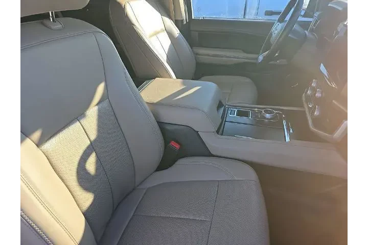 $35898 : Ford Expedition 2023 4x2 XLT image 8