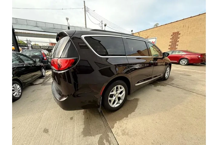 $9995 : 2017 Pacifica Touring-L image 7