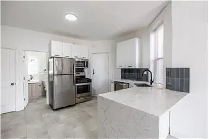 $2295 : Rental property with 1 bedro image 9